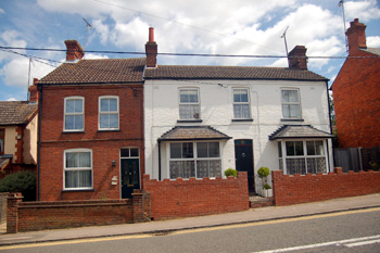 14 Birds Hill (in white) Jun 2008, 16 Birds Hill is also shown